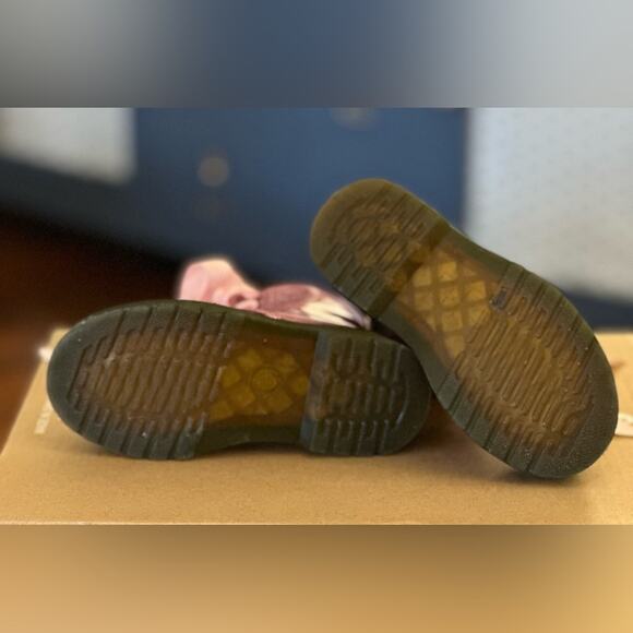 Dr. Martens 1460 Glitter T Boots
Pink Sparkle Girls Toddler US 9
(EU 26) NWOT - Picture 5 of 15